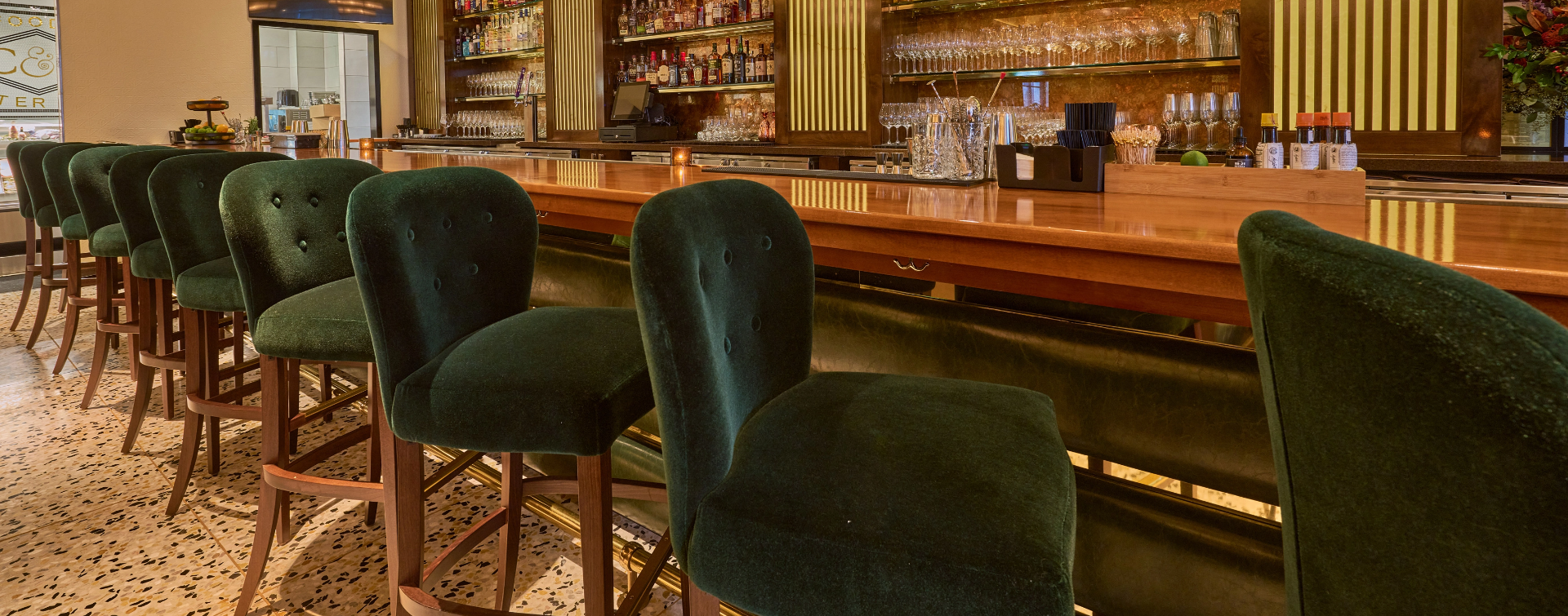 BarConcepts-tables-TheDesignManufacturinggroup